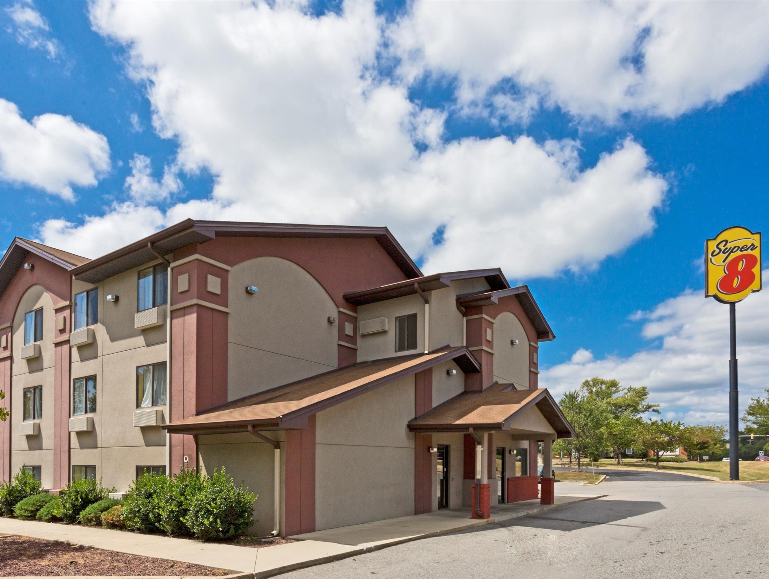 Super 8 By Wyndham Lexington Park/California Area Hotel Exterior photo